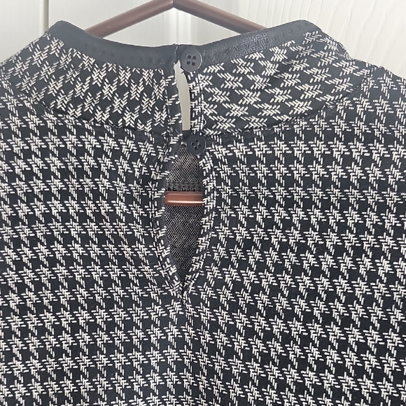 NWT MAX STUDIO Houndstooth Funnel Neck Long Sleeved Top 3 Sizes - Picture 3 of 16